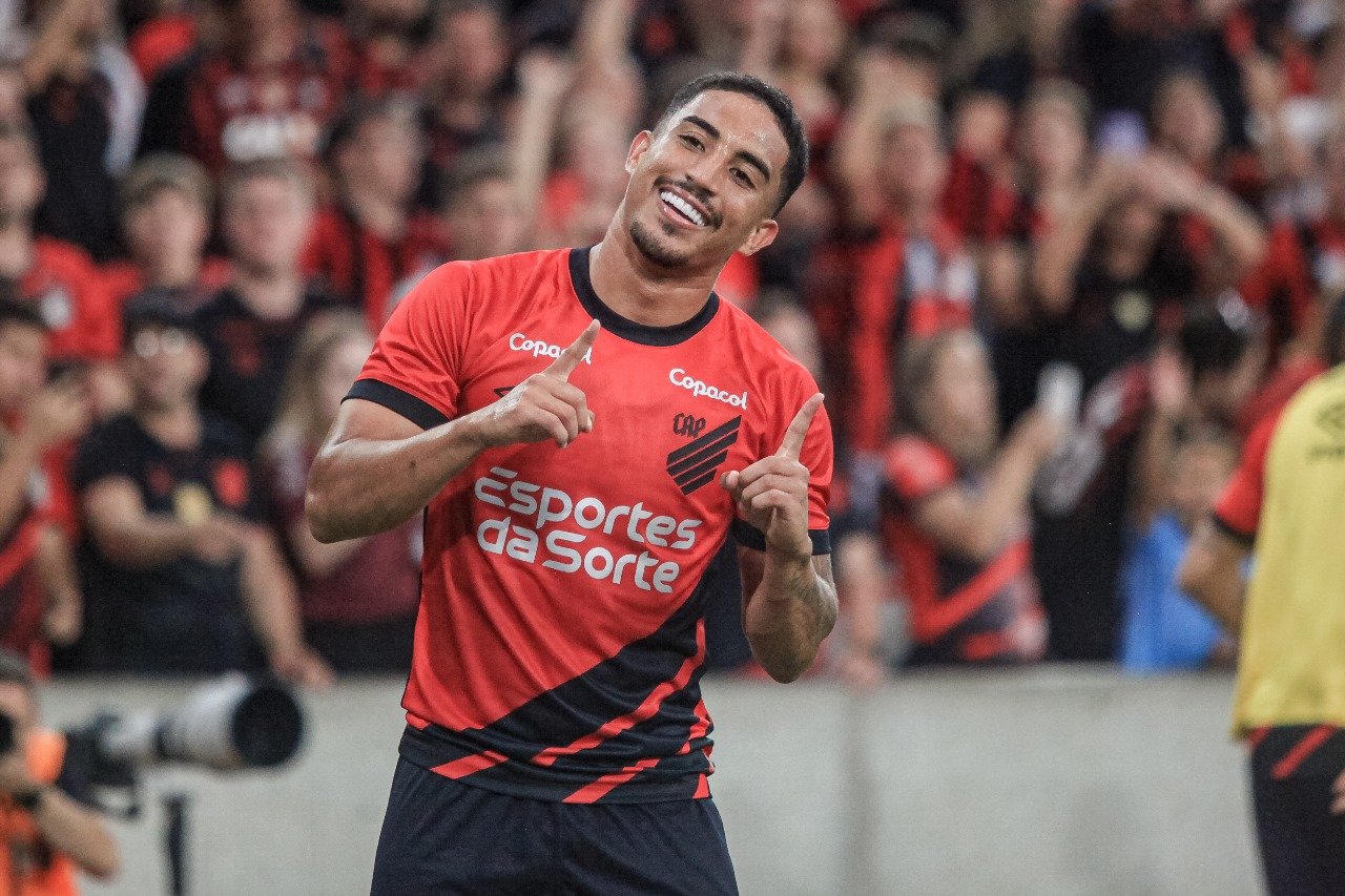 Christian comemora gol pelo Athletico