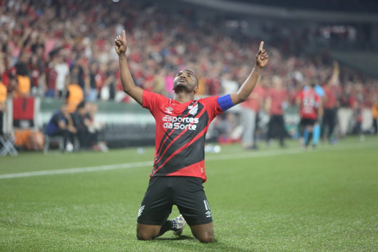 Nikão comemora gol: São Paulo x Athletico