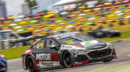 O piloto curitibano Zezinho Muggiati na Stock Car