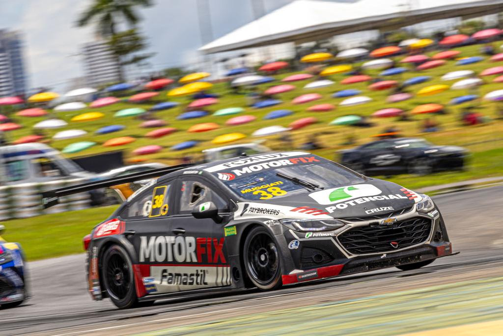 O piloto curitibano Zezinho Muggiati na Stock Car