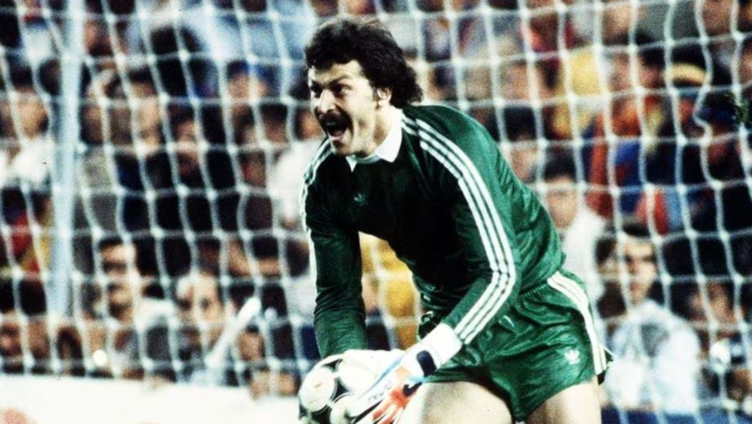02duckadam2 div uefa