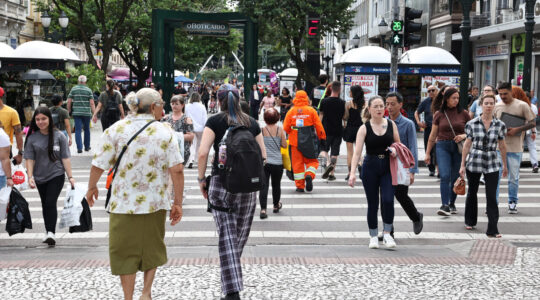 MOVIMENTO NA RUA XV