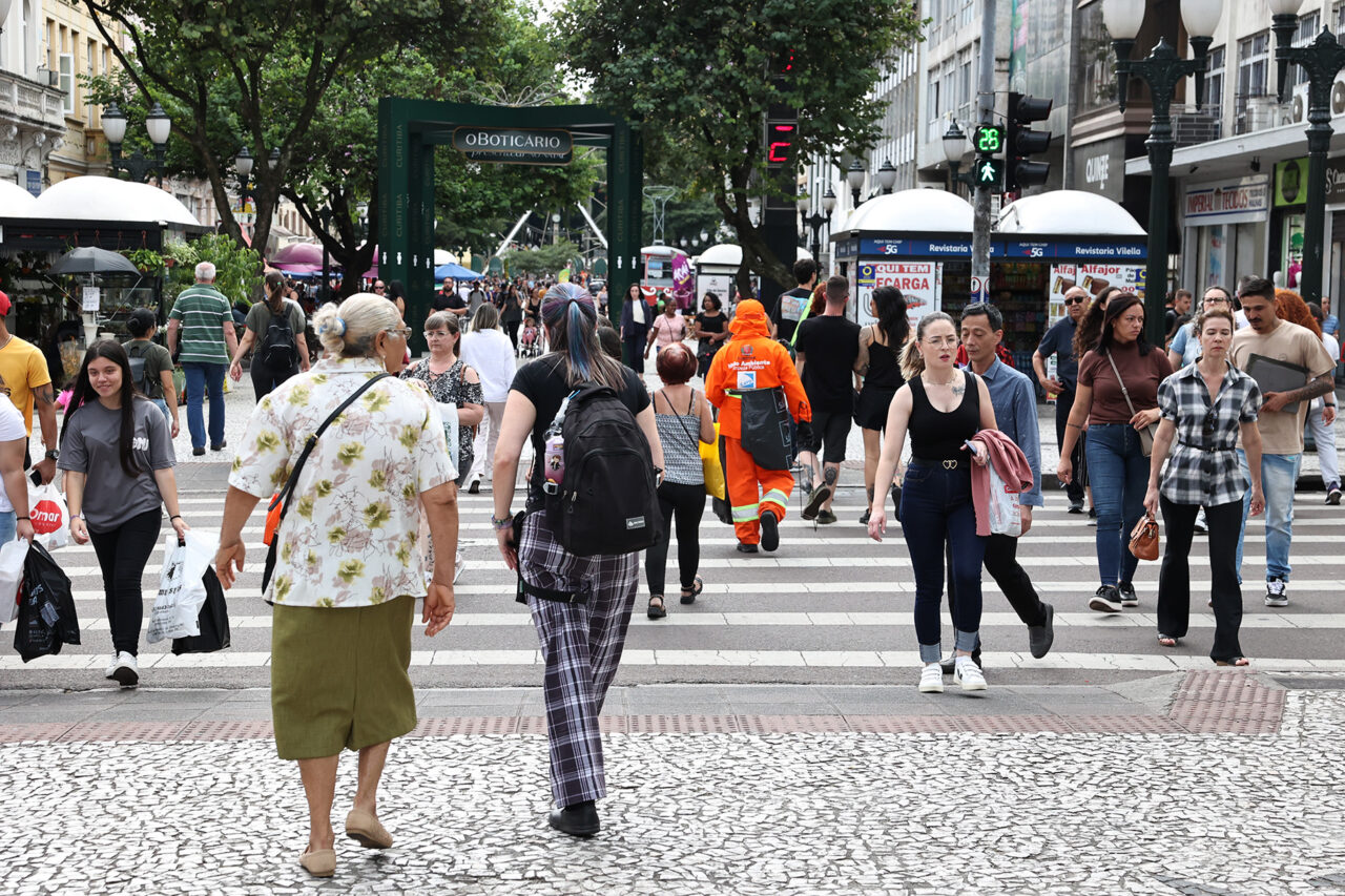 MOVIMENTO NA RUA XV