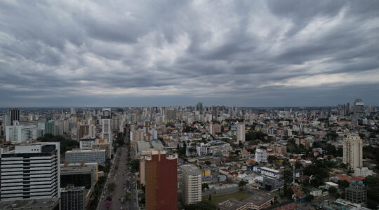 TEMPO FECHADO EM CURITIBA NUBLADO