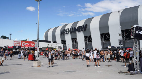 Arena MRV: grama sintética