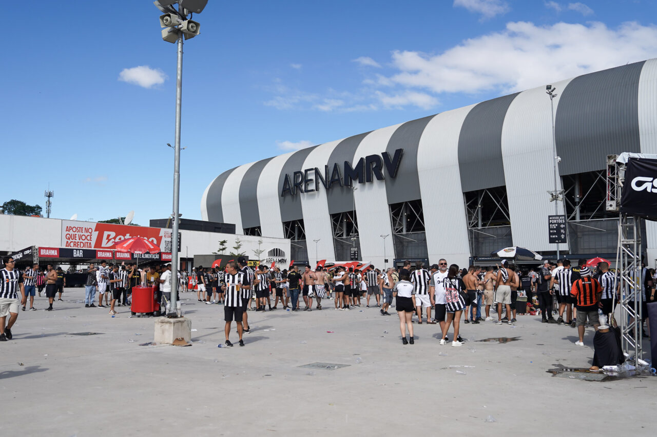Arena MRV: grama sintética