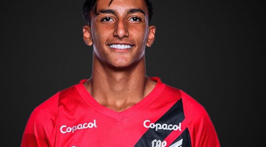O zagueiro Murilo, do Athletico Paranaense