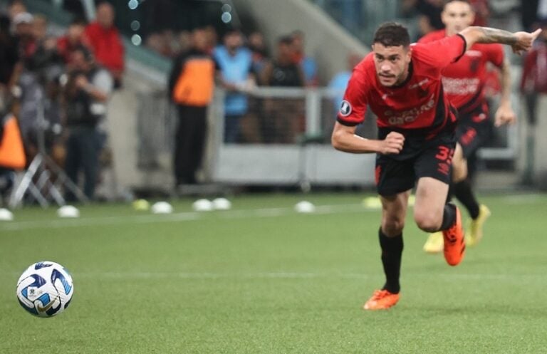 O atacante Rômulo, do Athletico Paranaense