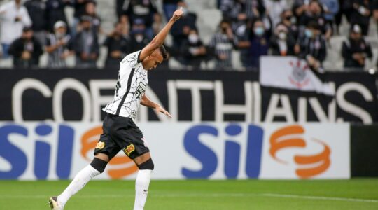 O volante Victor Cantillo, pelo Corinthians: na mira do Coritiba