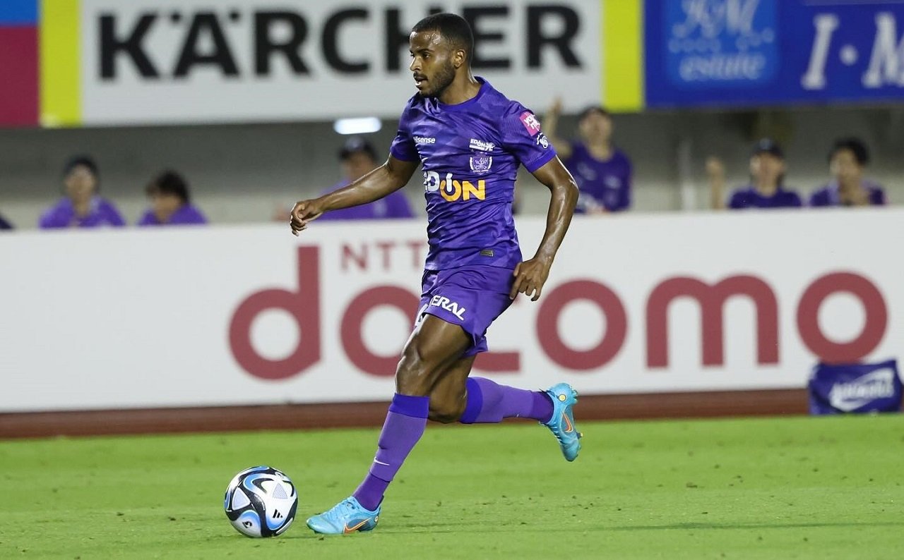 Ezequiel pelo Sanfreece Hiroshima: na mira do Coritiba