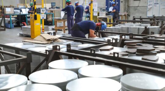 Paraná fecha 2024 com 4ª maior economia, desemprego em baixa e alta capacidade de pagamento