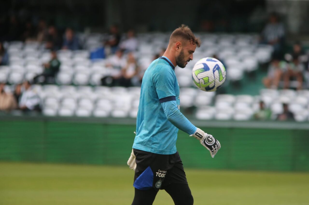 O goleiro Gabriel Vasconcelos, do Coritiba