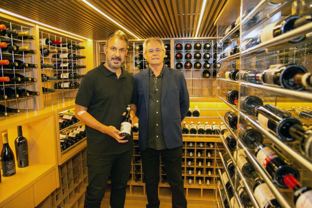 Raphael Zanette, do Terra Madre Ristorante, e Joshua Costa, das Adegas Joshua, no evento de lancamento (1)