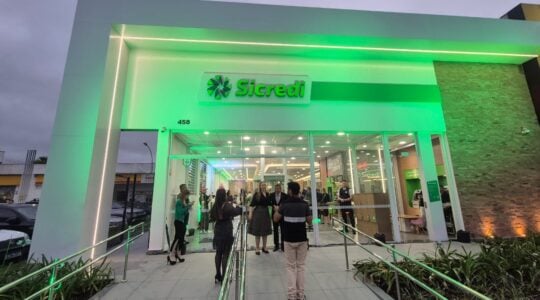 “Ter com quem contar”: Sicredi inaugura 17ª agência em Curitiba e reforça propósito de construir sociedade próspera