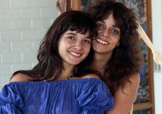 gloria-perez-e-sua-filha-morta_7137502266890824450