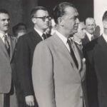 o_entao_governador_de_minas_gerais_juscelino_kubitschek_em_visita_ao_palacio_iguacuacredita-se_que_o_palacio_iguacu_e_o_centro_civico_de_curitiba_tenham_inspirado_a_criacao_e_brasilia