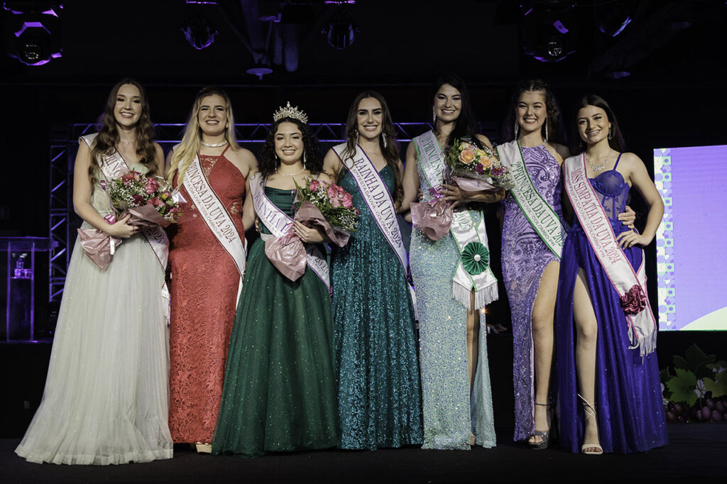rainha e princesas da festa da uva de colombo