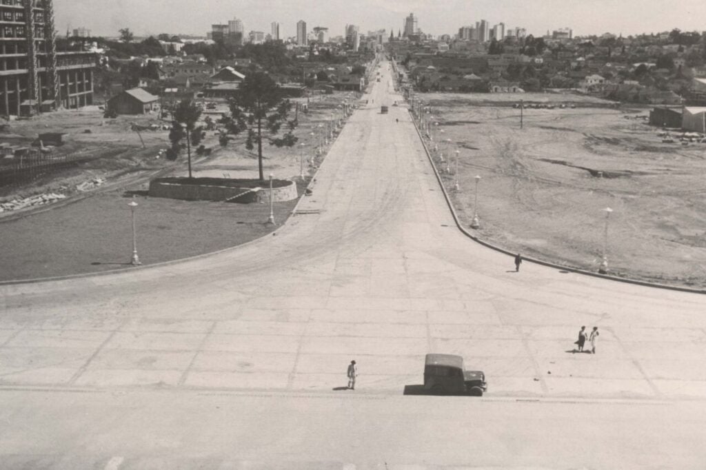 vista_do_palacio_iguacu_em_1952_ao_fundo_a_catedral_de_curitiba
