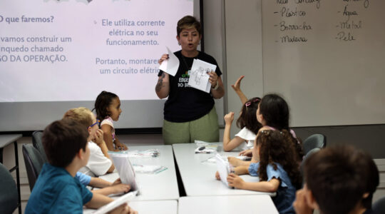 AULA DE ROBOTICA NO INSTITUTO ENGENHARIA