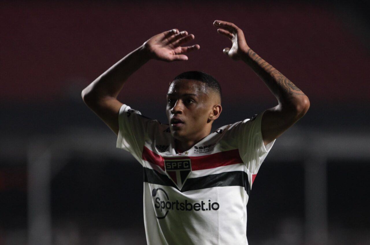 Caio Matheus comemora gol pelo São Paulo: na mira do Coritiba