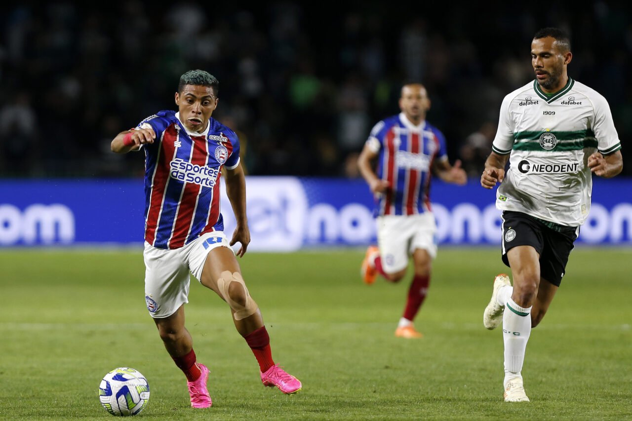 Vitor Jacaré, pelo Bahia, contra o Coritiba: Athletico