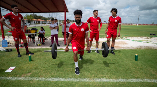 O volante Falcão, do CRB: na mira do Athletico Paranaense