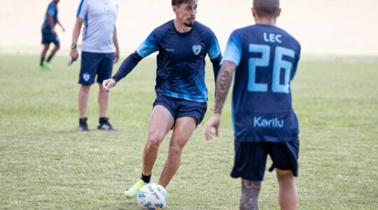 O meia-atacante Gustavo França, em treino do Londrina