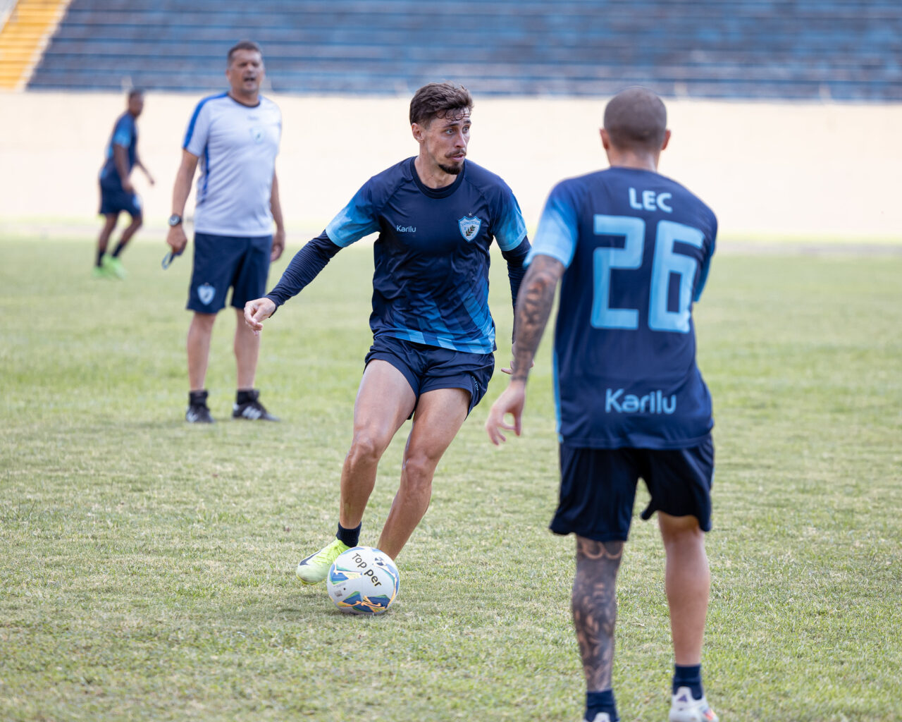 O meia-atacante Gustavo França, em treino do Londrina
