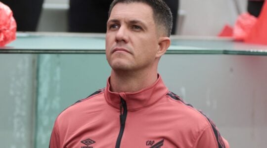 O técnico do Athletico, Maurício Barbieri