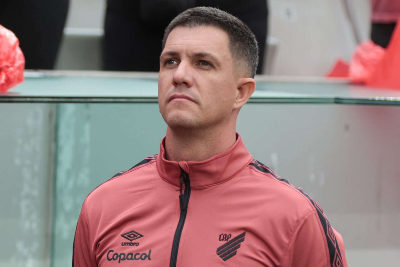 O técnico do Athletico, Maurício Barbieri