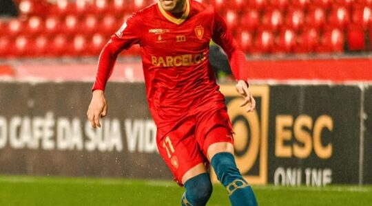 O ponta Marlon em ação pelo Gil Vicente: na mira do Paraná Clube