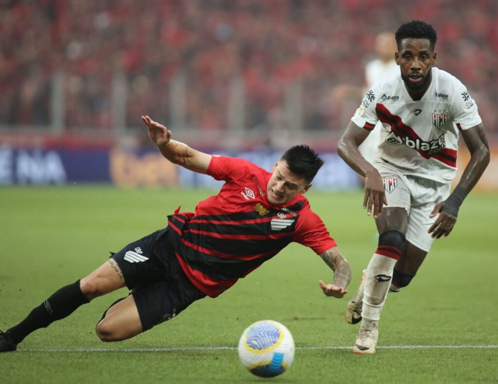 O lateral Leo Godoy, do Athletico Paranaense: rumo ao Santos