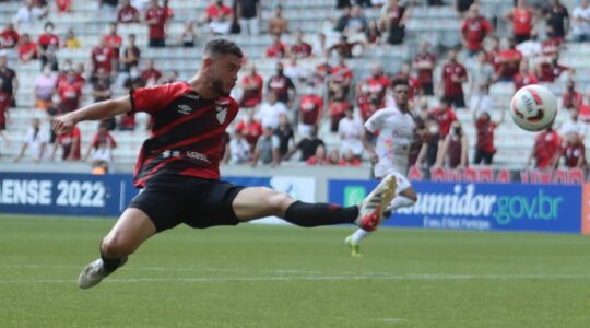 O atacante Rômulo, do Athletico Paranaense