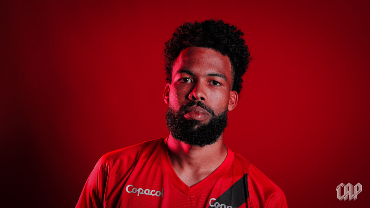 O volante Falcão: novo reforço do Athletico