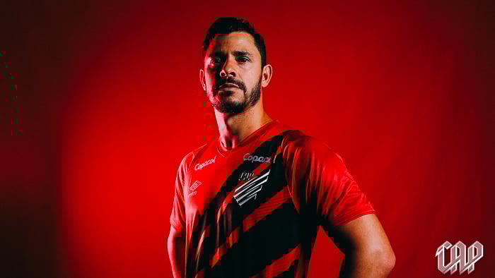 Giuliano apresentado pelo Athletico