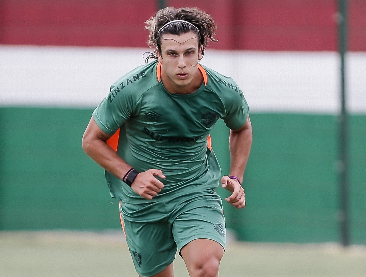 Canobbio treina no Fluminense: vendido pelo Athletico