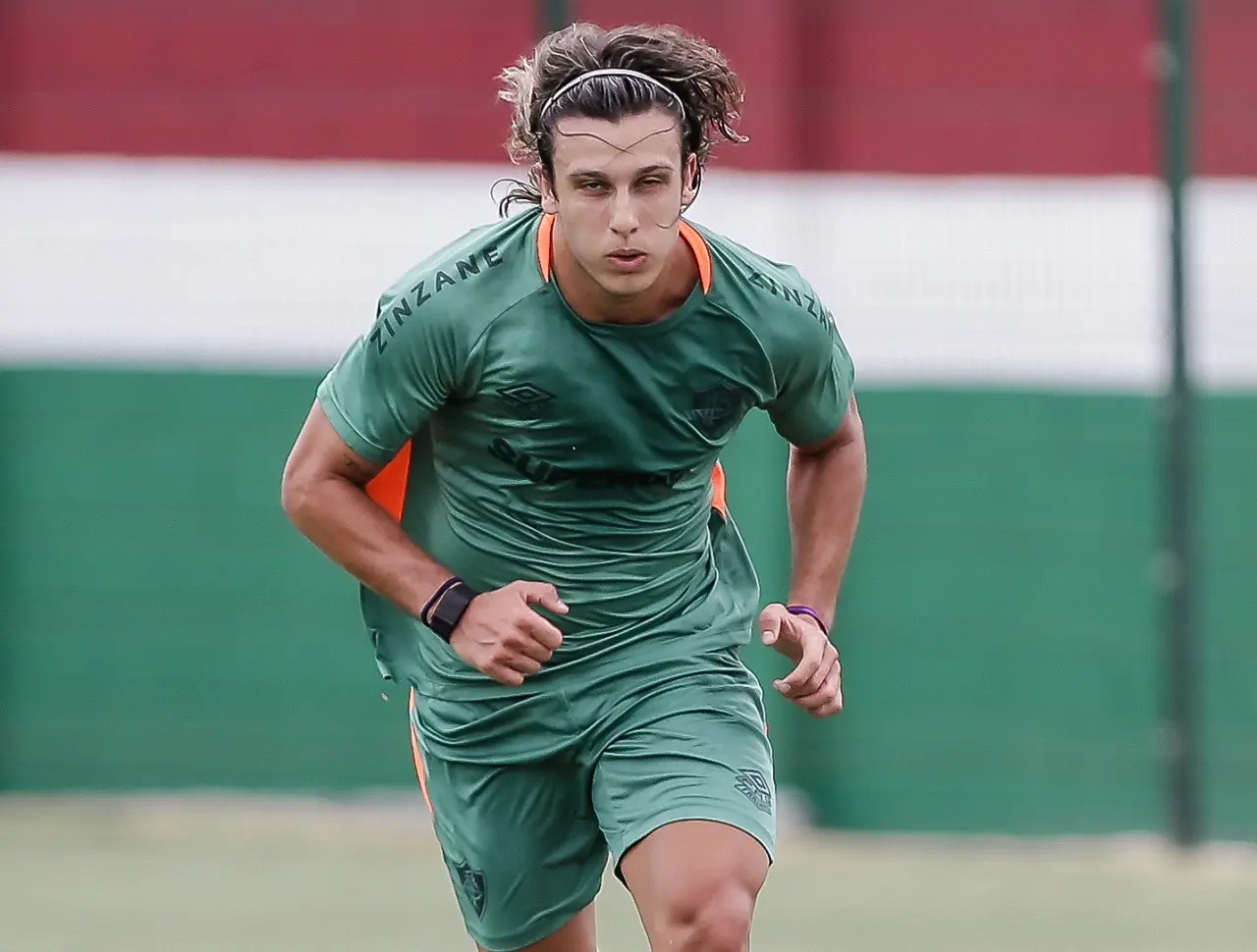 Canobbio treina no Fluminense: vendido pelo Athletico