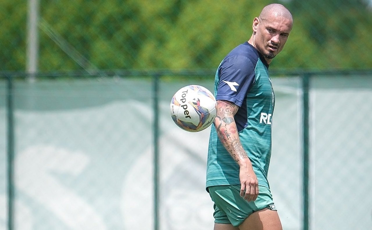 O zagueiro Maicon, reforço do Coritiba para 2025