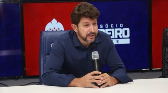 O técnico Tcheco, do Paraná Clube