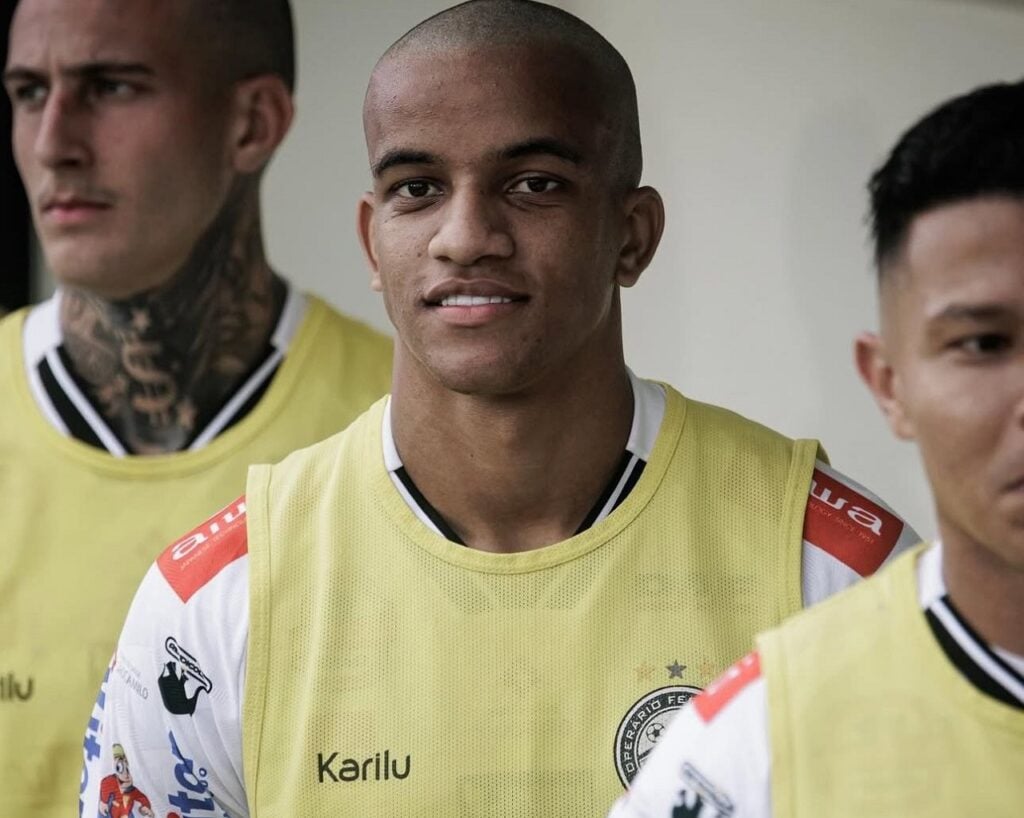 O zagueiro Ryan Santos