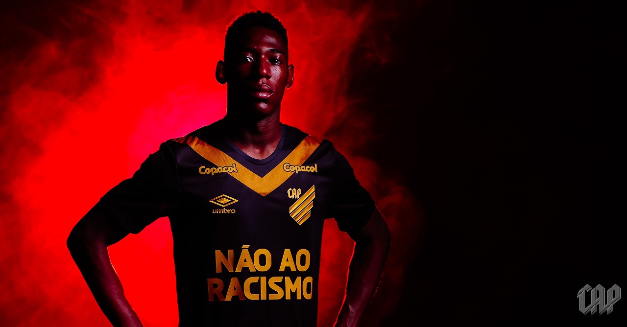 O zagueiro Léo, do Athletico
