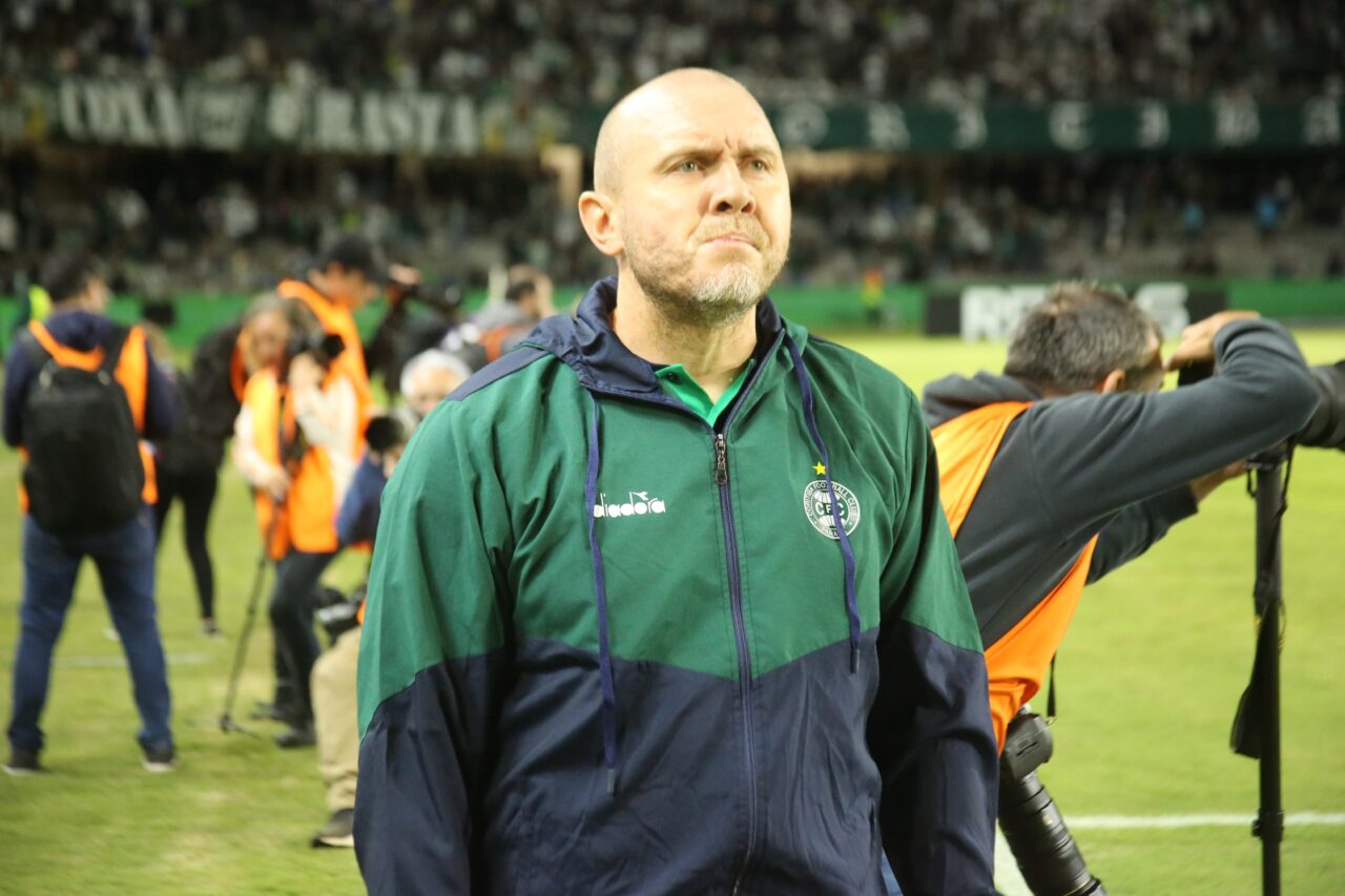 O técnico Mozart, do Coritiba