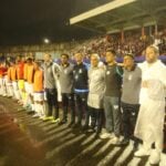 Argel Fuchs e a comissão técnica do Paraná Clube, no jogo com o Operário