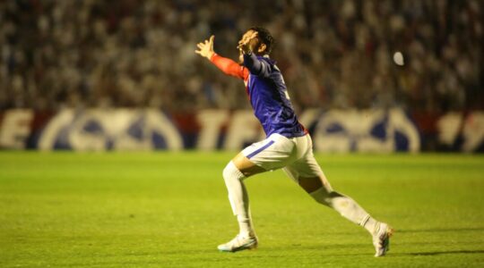 Lucas Mazetti em Paraná Clube x Operário