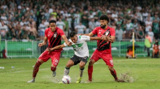 Coritiba enfrenta a marcação de Hayen Palacios e Falcão, do Athletico