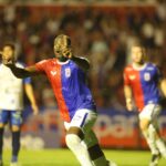 O zagueiro Diego Ivo em Paraná Clube x Andraus