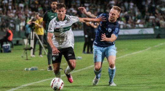 O lateral-direito Natanael, do Coritiba