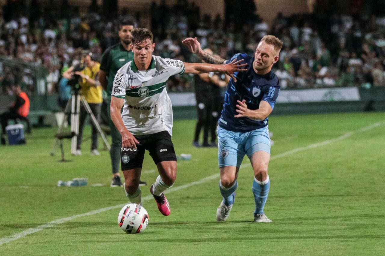 O lateral-direito Natanael, do Coritiba