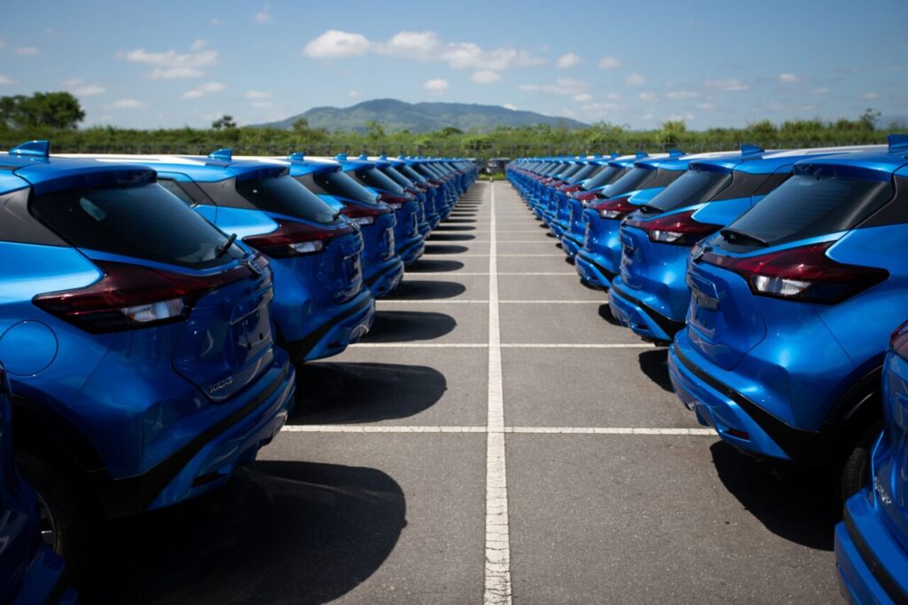 Nissan Kicks varios juntos de traseira