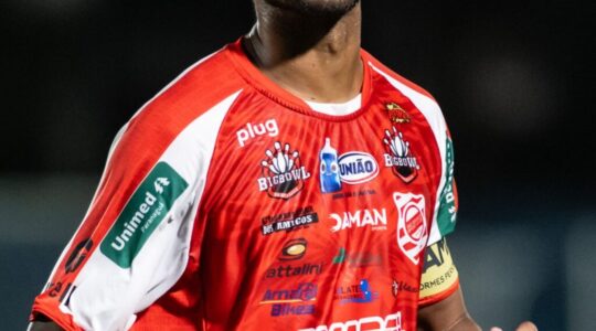 Capitão Ferreira, do Rio Branco, espera repetir a boa atuação contra o líder do campeonato